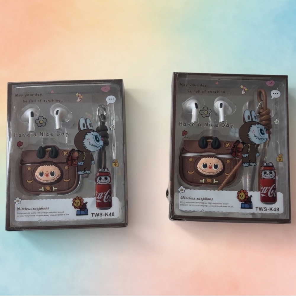 B24, Bundle Of Earbuds TWS-K48 Set with cute brown case and keychain - Picture 3 of 4